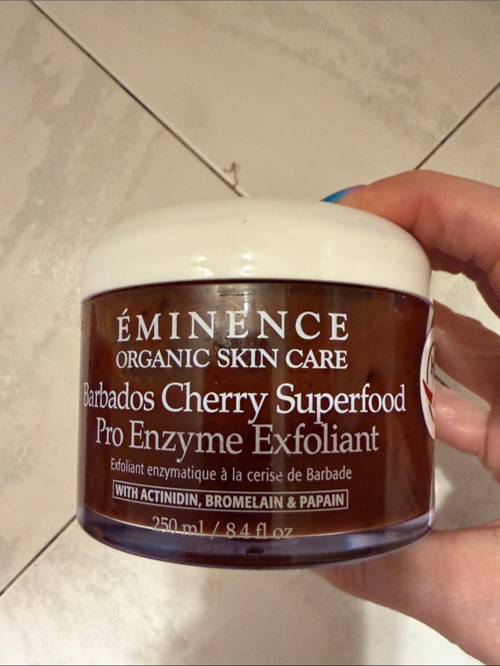 Éminence Barbados Cherry Superfood Pro Enzyme Exfoliant – White Cap